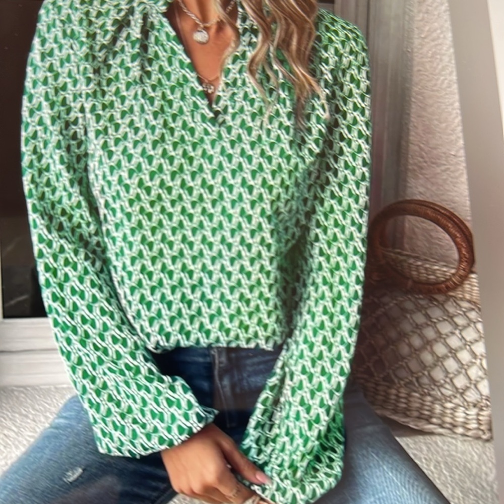 Last 1! Elegant Green Geometric pattern top ❤️ - Picture 3 of 5